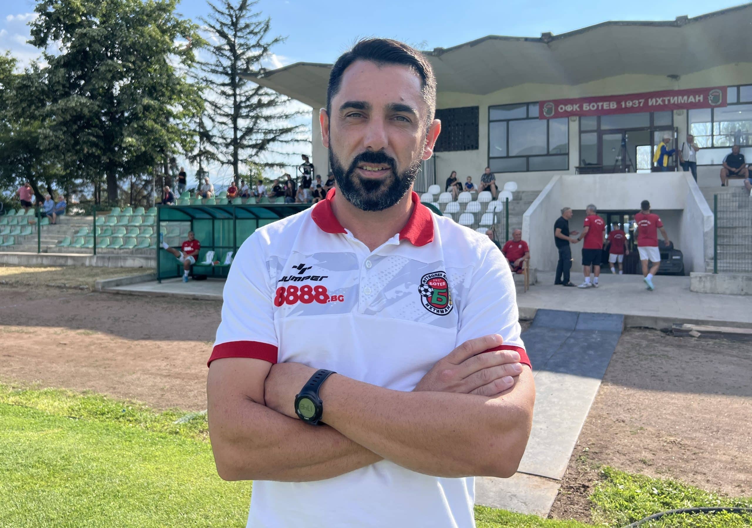 Отборът на Ботев (Ихтиман) достигна до финала в Югозападна България, след като победи Банско с 3:0 в полуфиналния мач. На финала те ще срещнат тима на Струмска слава. Очаква се финалът да се състои на неутрален терен след края на есенния дял на сезона. „Благодаря на момчетата за това, че се отнесоха напълно сериозно и отговорно към поредния двубой от този турнир. Победихме резултатно, както и в досегашните ни двубои от надпреварата. Направих доста промени в състава, тъй като в последно време играем в доста сгъстен цикъл – понатрупа се умора, има и момчета с натрупани картони. Но всеки един от тези, които игра, допринесе за успеха“, коментира Валери Свиленов пред официалния сайт на Ботев Ихтиман. „Приближаваме се към целта, която споделих. С всеки изминал мач сме все по-близо и се надявам и след финала на Югозападна България срещу Струмска слава да се класираме за Финалната четворка на турнира“, добави наставникът.