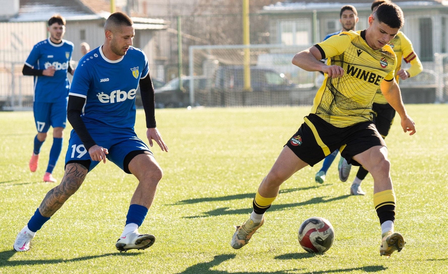 Гигант (Съединение) отпадна от Левски (Карлово) в турнира за Купата на Аматьорската лига след загуба с 0:1. През предстоящия уикенд отборът няма да играе, тъй като по програма почива. Следващият им мач е насрочен за 22 ноември, когато ще се изправят срещу Димитровград на собствен терен. "Срещу Левски (Карлово) бяхме само с 11 футболисти, играхме без смяна. Имахме трима наказани, отделно от това трима-четирима не играха поради контузии или проблеми," коментира Добри Козарев пред официалния сайт на Гигант Съединение. "За нас приоритет са последните два мача от първенството - срещу Димитровград и Нефтохимик. Да завършим по възможност по най-добрия начин, като спечелим и двата двубоя," добави президентът на клуба. Гигантите няма да търсят съперник за контрола, въпреки че са отклонили предложение за приятелски мач през идния уикенд.