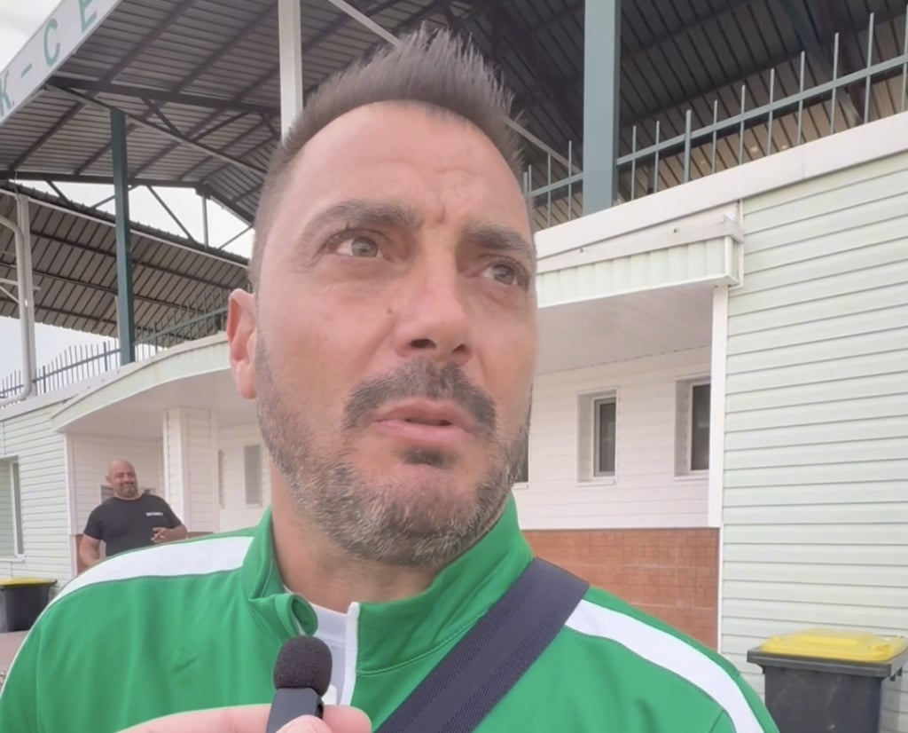 Президентът на ФК Секирово, Стефан Пенсов, сподели впечатленията си от градското дерби на Раковски, в което неговият отбор спечели с 1:0 срещу съперника си. Единственият гол в срещата бе отбелязан в 17-ата минута от Божидар Костадинов. „Важното е, че всичко мина благополучно. Първото полувреме играхме по-добре. Второто се подведохме по тяхната игра. От доста време ги наблюдаваме как играят. Знаем, че залагат на изритани топки от вратаря към нападателите, които са бързи момчета. Второто полувреме и те ритат, и ние ритаме. Те обаче са го тренирали, а ние. И накрая можехме да изпуснем мача. Те изпуснаха две положения, ние ударихме греда, имахме и още шансове.“, заяви Пенсов за официалния сайт на клуба, изработен по инициативата Дигитален Спорт на Букмейкър Рейтинги. Секирово завърши мача с 10 души след червен картон на капитана Пламен Табаков малко преди края. „Не трябваше да подхождаме по този начин. Трябваше по-отговорно, да задържим топката, да ги надиграем, но напрежението си каза думата. Имаше около 1500-1600 души по трибуните. И те имаха публика.“, добави още президентът на „секирите“. Макар че отборът разполага с нападение с най-малко отбелязани голове, домакините успяха да измъкнат трите точки с едно точно изпълнение и вече имат 18 точки, което ги поставя на 15-а позиция в класирането. „От опита, който имам в тези дербита, знаех, че мачът ще се реши от един гол. Знам, че няма значение кой на коя позиция е. Напрежението е много голямо. Всеки гледа да се докаже пред приятели и роднини и повечето прегарят. За първи път всички бяха на линия, нямаше контузени състезатели. Късмет, че не си изпуснахме мача. Сигурен съм, че ще вземем още точки до края на полусезона.“, завърши Стефан Пенсов. В следващия кръг, Секирово (Раковски) гостува на Созопол. Мачът е насрочен за събота, 22-ри ноември, от 14:30 часа.