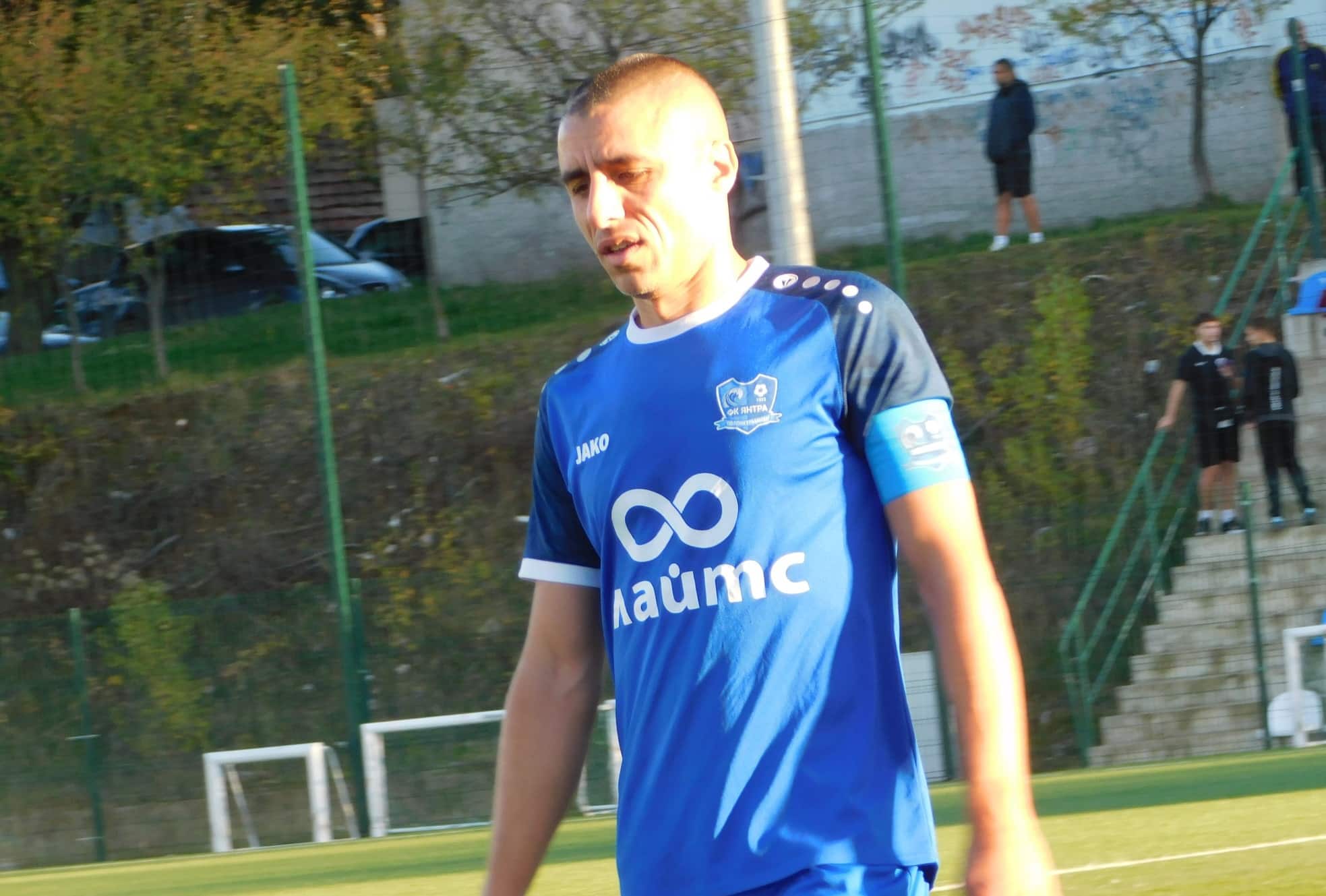 Любомир Генчев заема второто място сред голмайсторите на полусезона в Северозападната Трета лига. Роден на 13 април 1986 година, атакуващият футболист реализира 10 попадения в 11 изиграни мача, изоставайки само на три гола от водещия в класацията стрелец Галин Стоянов от ФК Ловеч. На практика Любо Генчев е автор на почти половината от головете на Янтра (Полски Тръмбеш) през есенния дял от сезона - 10 от общо 25 за целия отбор. През миналия сезон 2024/2025 Генчев завърши с 12 гола и остана втори в голмайсторската листа в крайното класиране, която с 15 гола спечели Стоян Спасов (Севлиево).