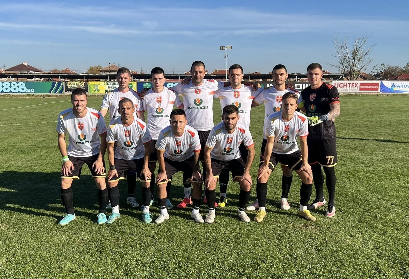 ФК Раковски ще гостува на Ямбол в мач от предпоследния есенен кръг тази събота от 14:30 часа. Тимът, воден от играещия старши треньор Валери Домовчийски, ще се опита да продължи една по-добра тенденция в последните два мача, в които получи по-малко попадения във вратата си. До момента общо инкасираните голове са 52. Последната среща бе историческото първо дерби със Секирово, загубено минимално с 0:1, а преди това бе поражението с 1:2 у дома от Хасково. Само в 5 от досегашните 16 мача Раковски успя да инкасира по-малко от 3 гола във вратата си - освен в гореспоменатите 2 мача, още при победата над Левски Карлово с 3:2, равенството 2:2 със Загорец и загубата от Асеновец с 0:1. 7 пъти отборът допусна 3 гола във вратата си, 1 път - 4 гола, 2 пъти - 5 попадения и 1 път - 9 от ОФК Несебър.