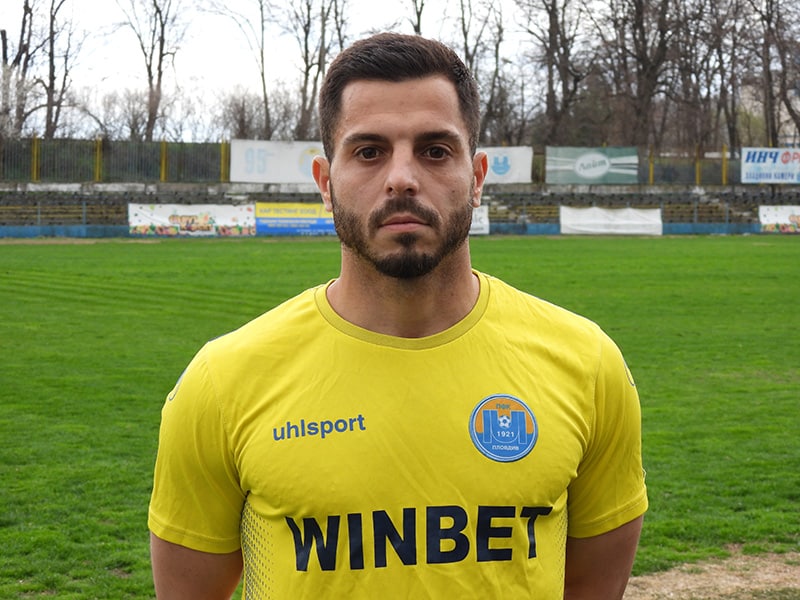 Гигант (Съединение) ще играе без Венцислав Гюзелев в предстоящия домакински мач срещу Димитровград. Срещата от предпоследния есенен кръг ще се състои в събота, 22 ноември, от 14:30 часа в град Съединение. Нападателят трябва да изтърпи още една среща наказание от общо две, след като натрупа 9 жълти картона. Първият пропуснат мач бе за Аматьорската купа срещу Левски (Карлово), а сега предстои вторият. В следващите дни ще стане ясно дали ще има още отсъстващи играчи поради здравословни проблеми.