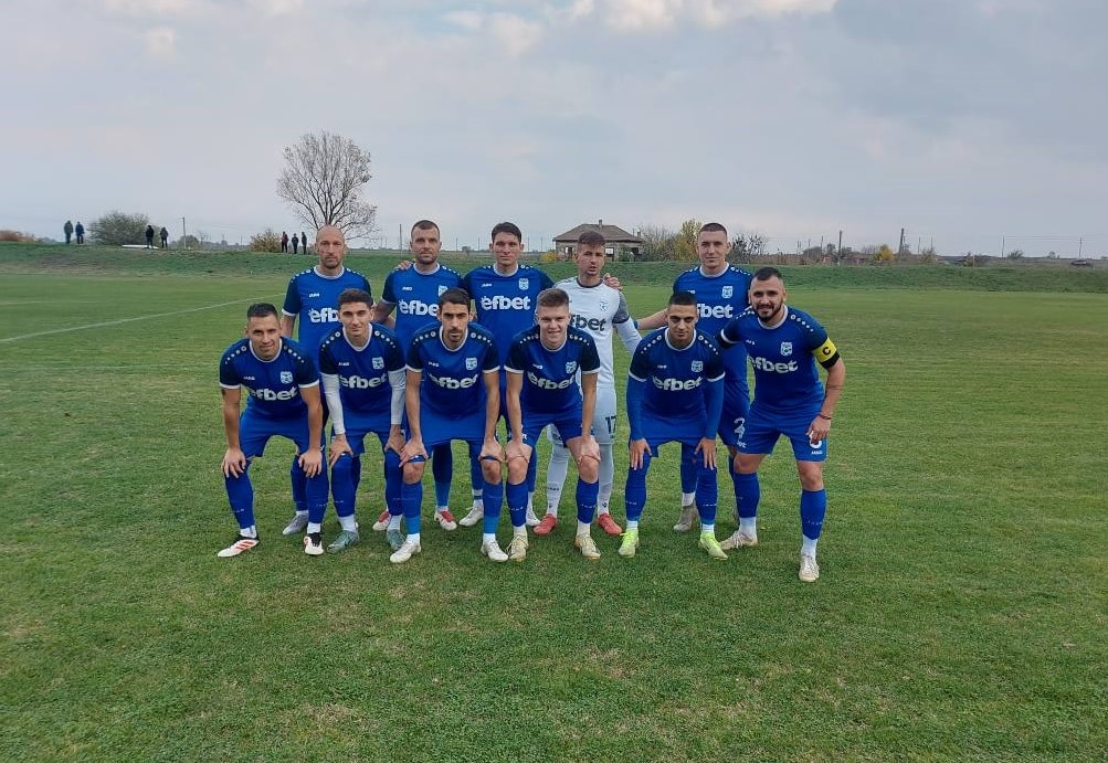 Футболен клуб Ямбол ще бъде домакин на ФК Раковски в предстоящия 18-ти кръг на Югоизточната Трета лига. Миналата седмица ямболският тим претърпя загуба срещу Марица, но сега е твърдо насочен към задължителна победа у дома. Участието на Петър Принджев остава под въпрос до последния момент, тъй като той е започнал тренировъчни занимания с лека натовареност, но все още не е напълно възстановен. „Според тренировъчния микроцикъл за седмицата и по-точно – за последните две тренировки, виждам голямо желание и влагане от страна на момчетата. Особено след такава загуба... Виждам ги мотивирани да покажат добра игра да зарадваме фенове. Преследваме задължителна победа, пред нас няма друга цел в този двубой“, коментира старши треньорът на ФК Ямбол Иво Калинчев.