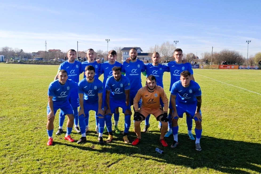 ОФК Костинброд спечели с 1:0 като домакин срещу Ботев (Ихтиман) в мач от 18-ия кръг на Югозападната Трета лига. Това бе последното домакинство на отбора за 2025 година. Единственият гол в срещата отбеляза Мартин Тошев през второто полувреме. Това е втора поредна победа за "сините" в шампионата, след като в предишния кръг те победиха ЦСКА III също на стадион "Георги Бенковски" в квартал Маслово. Преди тези две домакински победи, костинбродчани имаха само два успеха на свой терен. Днешният успех означава, че отборът вече заема 10-та позиция с актив от 23 точки. В последния си мач за годината Костинброд ще гостува на Пирин (Гоце Делчев).