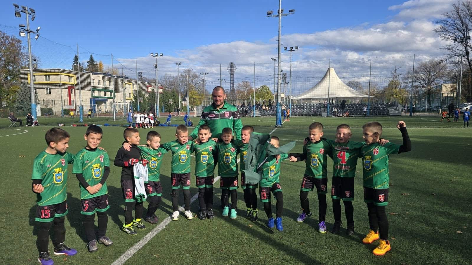 Освен сребърните медали на Kronos Cup, впечатляваща седмица отбеляза и Детско-юношеската школа на Раковски. Представяме резултатите на останалите отбори от Академията: ФК Раковски (набор 2013) ФК Раковски - Сопот 1:1 Голмайстор: Стелиан Стрехин ФК Раковски (набор 2016) ФК Раковски - Маноле 7:5 Голмайстори: Георги Костадинов – 3 гола, Васко Минчев – 1 гол, Ники Чернашки – 1 гол, Марио Георгиев – 1 гол, Андрей Домовчийски - 1 гол ФК Раковски (набор 2018) Най-малките таланти изиграха два силни мача: ФК Раковски - Улпия Пловдив – победа 3:1 Голмайстори: Бойко Шопов – 1 гол, Павел Стойков – 2 гола ФК Раковски - Асеновец (Асеновград) – победа 5:3 Голмайстори: Бойко Шопов – 3 гола, Мартин Петков – 1 гол, Павел Стойков – 1 гол ФК Раковски (Момичета) Нашите момичета изиграха два оспорвани и зрелищни мача срещу Родопа Смолян 1 и Родопа Смолян 2: ФК Раковски - Родопа Смолян 1 – 3:2 Голмайстори: Маги Карааргирова – 1 гол, Николет Балабанска – 1 гол, Миглена Шаркова – 1 гол ФК Раковски - Родопа Смолян 2 – 3:3 Голмайстори: Маги Карааргирова – 2 гола, Яна Зечева – 1 гол