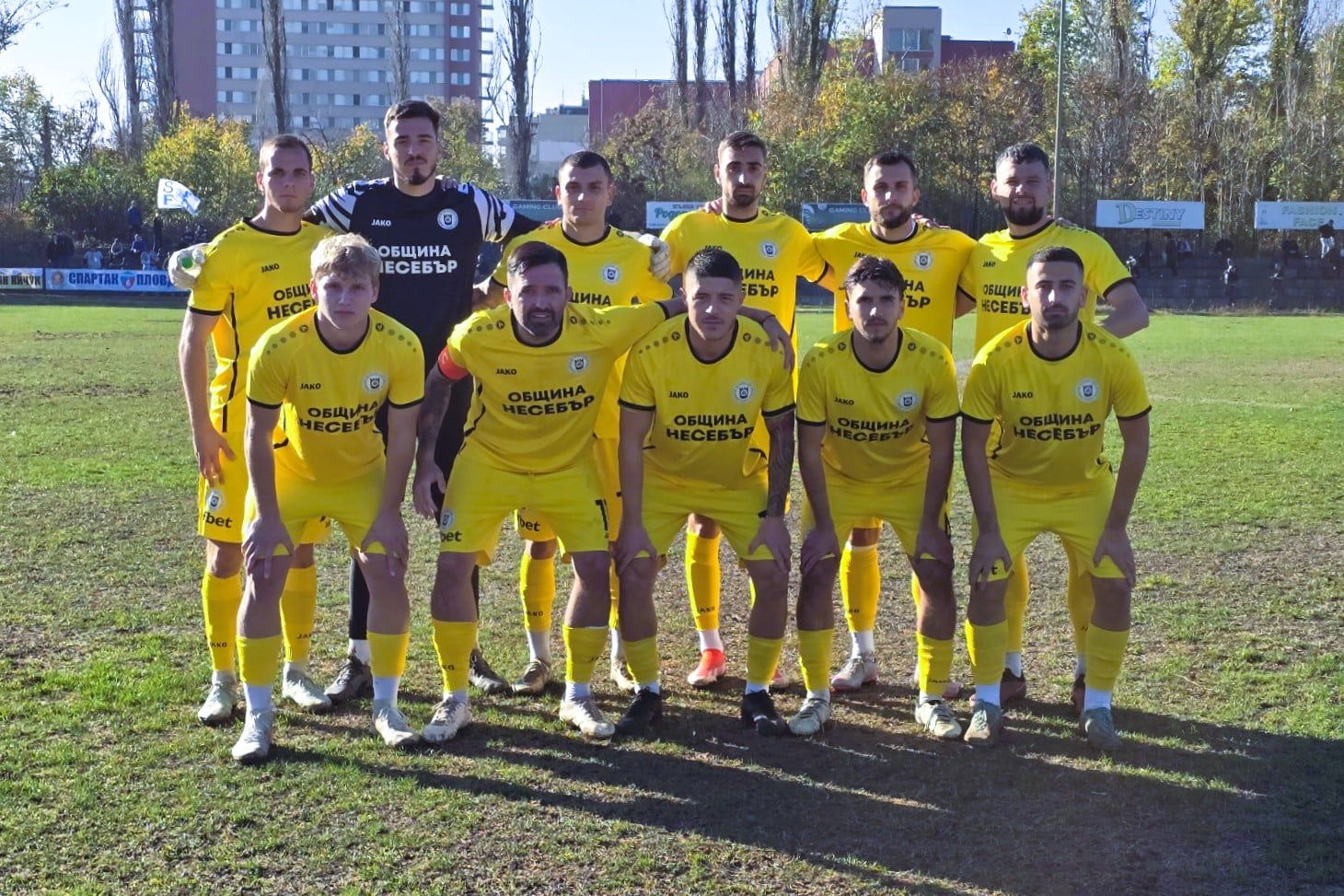 ОФК Несебър ще играе като гост срещу Асеновец (Асеновград) в последния си мач за календарната 2025 година. Срещата е част от 19-ия кръг на Югоизточната Трета лига и ще се състои в събота, 29 ноември, от 14:30 часа в Асеновград. Старши треньорът на "делфините" Мирослав Косев няма да може да разчита на трайно контузените Кристиян Парашкевов, Пламен Димов (подложен на операция от херния) и Стоянчо Велинов. След двубоя с Розова долина, с различни проблеми се сблъскват Георги Пенев, Галин Димов и Максимилиян Симеонов. Все още не е ясно дали някой от тях ще успее да се възстанови до събота.