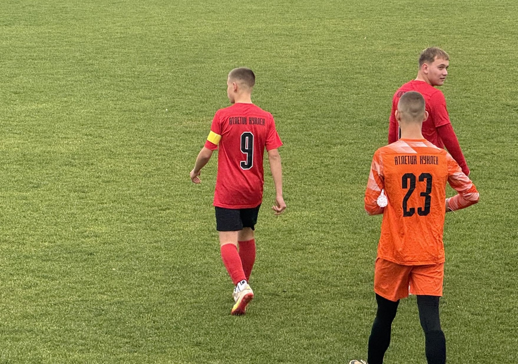 Юношите на Атлетик (Куклен) - U19, загубиха с 1:2 в оспорван мач срещу Марица (Пловдив), въпреки че показаха силна игра. През първото полувреме младите таланти от Куклен създадоха множество възможности за откриване на резултата, но не успяха да се възползват от тях. Въпреки това, гостите поведоха с първия си точен удар в мача, дело на Димитър Кънчев. През второто полувреме Атлетик продължи да натиска и изравни с гол на Петьо Монтанов, който бе асистиран от Мартин Табаков. Двубоят бе равностоен до последните секунди, когато Марица успя да грабне победата с далечен удар на Иван Коспартов.