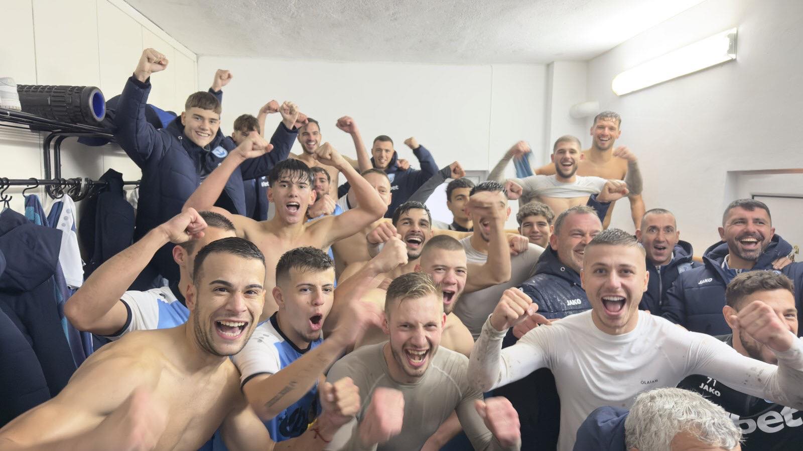 ФК Созопол постигна победа с 1:0 при гостуването си на ФК Раковски в мач от 19-тия кръг на Югоизточната Трета лига. Това бе последният мач на "небесносините" за календарната 2025 година. Единственият гол в срещата бе отбелязан в 25-ата минута от Габриел Джантов. Димитър Николов насочи топката към гредата, което позволи тя да се върне към Джантов, който я пласира във вратата на домакините от Раковски. През второто полувреме домакините се опитаха да изравнят, но ударите на Георги Балджийски и Валери Домовчийски срещнаха гредите.