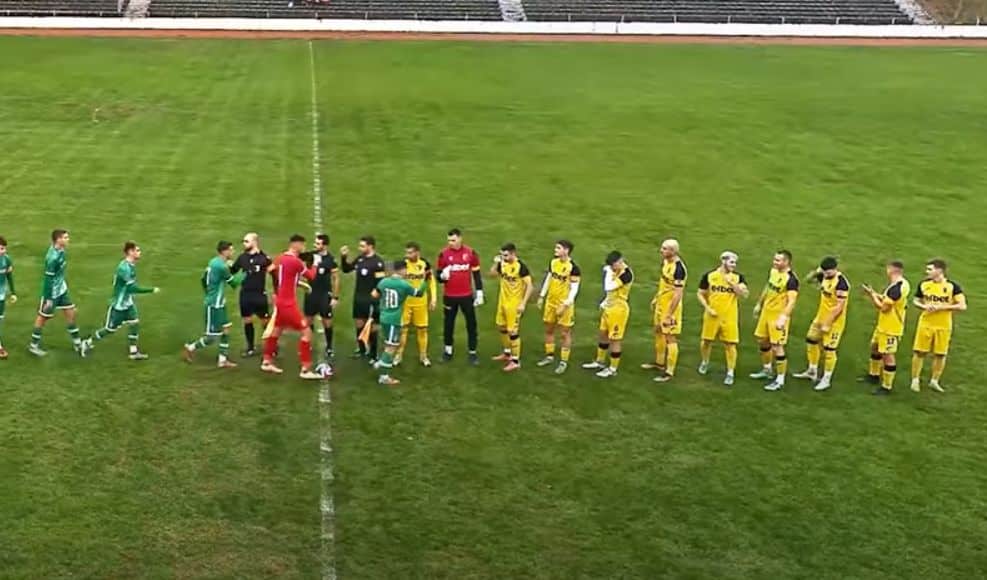 Черноломец (Попово) претърпя поражение с 0:3 от Лудогорец III (Разград) в двубой от 16-ия кръг на Североизточната Трета лига. Първото полувреме завърши без голове, но не липсваха интересни моменти. Един гол на гостите беше отменен поради засада, а в 22-рата минута домакините удариха греда на вратата на разградчани. През втората част Лудогорец успя да отбележи в 55-ата минута с попадение на Кристиян Николов. В 60-ата минута Райан Иванов увеличи преднината на 2:0, а крайното 3:0 оформи Джан Ниязи. В следващия и последен есенен кръг отборът от Попово ще гостува на Доростол (Силистра).