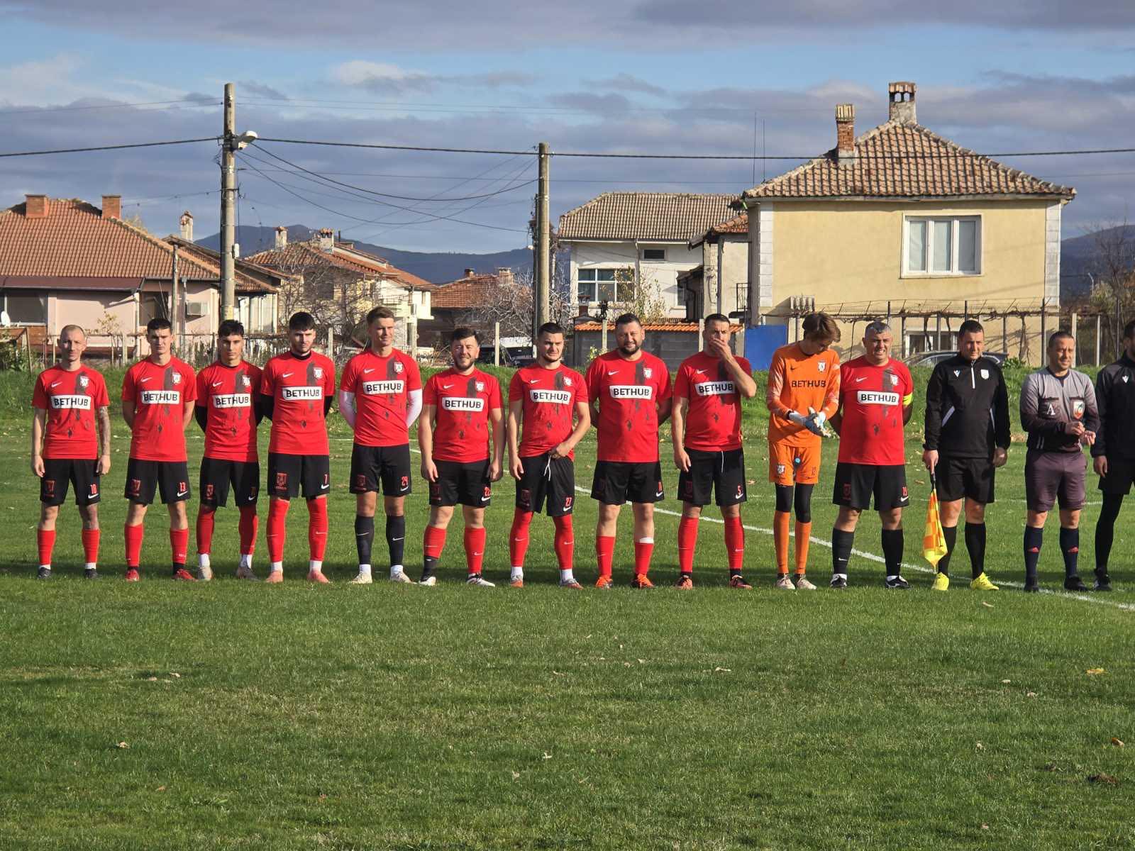 Дубълът на Атлетик (Куклен) завърши 2025 година с победа Дублиращият отбор на Атлетик (Куклен) приключи 2025 година с успех. Старата школа победи Тополово с 3:1 след голове на Атанас Чернев, Атанас Стамболов и Мартин Табаков. След 16 изиграни мача дубълът на "баските" заема временно 5-о място в класирането с 21 точки. Отборът има 6 победи, 3 равенства и 7 загуби. В първия пролетен кръг кукленци ще приемат Тракия (Царимир).