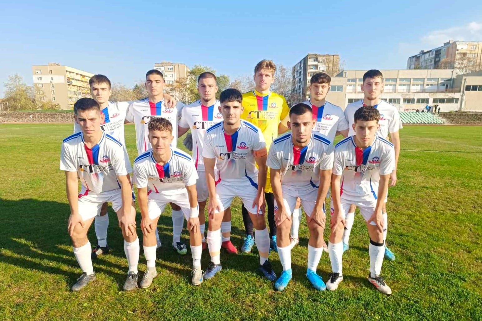 Олимпик (Варна) с най-голямата си победа през сезона — 11:0 над Светкавица Олимпик (Варна) реализира най-категоричния си успех през сезон 2025/26 във всички групи на третото ниво на българския футбол. В последния си мач за 2025 година тимът разби Светкавица (Търговище) с 11:0 на стадион "Локомотив" във Варна. По два гола за победата вкараха Александър Гроздев и Любослав Апостолов. По един гол добавиха седем различни футболисти: Юксел Алиев Тодор Колев Иван Димитров Георги Димитров Михаел Николов Димитър Колев Никола Стоянов "Ранният ни гол ни отвори мача и момчетата се успокоиха рано. Станаха много хубави неща. Резултатът е показателен. Доволни сме. Това е един добър завършек на първия полусезон. Събрахме един добър актив от точки и гледаме напред. Нека малко се усмихнат момчетата. Взехме два поредни мача в края, което е един добър завършек.", сподели след срещата един от треньорите в клуба и член на управителния съвет Диан Генчев. През пролетта Олимпик (Варна) започва с домакинство на Черноломец (Попово). Първият кръг от втория дял на сезона в Североизточната Трета лига е планиран за 21 февруари 2025 година.