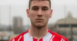 Александър Гроздев сред водещите голмайстори в Североизточна Трета лига Голмайсторът на Олимпик (Варна) Александър Гроздев попадна в класацията на най-добрите реализатори в Североизточната Трета лига през есенния дял на сезон 2025/26. Гроздев е третият най-резултатен играч, след като е вкарал 12 попадения за тима, който е абсолютен дебютант в третото ниво на българския футбол. Повече голове от него имат само двама други футболисти. Това са Виктор Христов от Устрем (Дончево) и Димитър Игнатовски от Волов-Шумен 2007. Също с 12 попадения е и Мартин Янакиев от Черноморец (Балчик). Гроздев е вкарал повече от една трета от всички 35 гола на варненци, 11 от които дойдоха при рекордния им успех над Светкавица Търговище в последния кръг преди паузата.