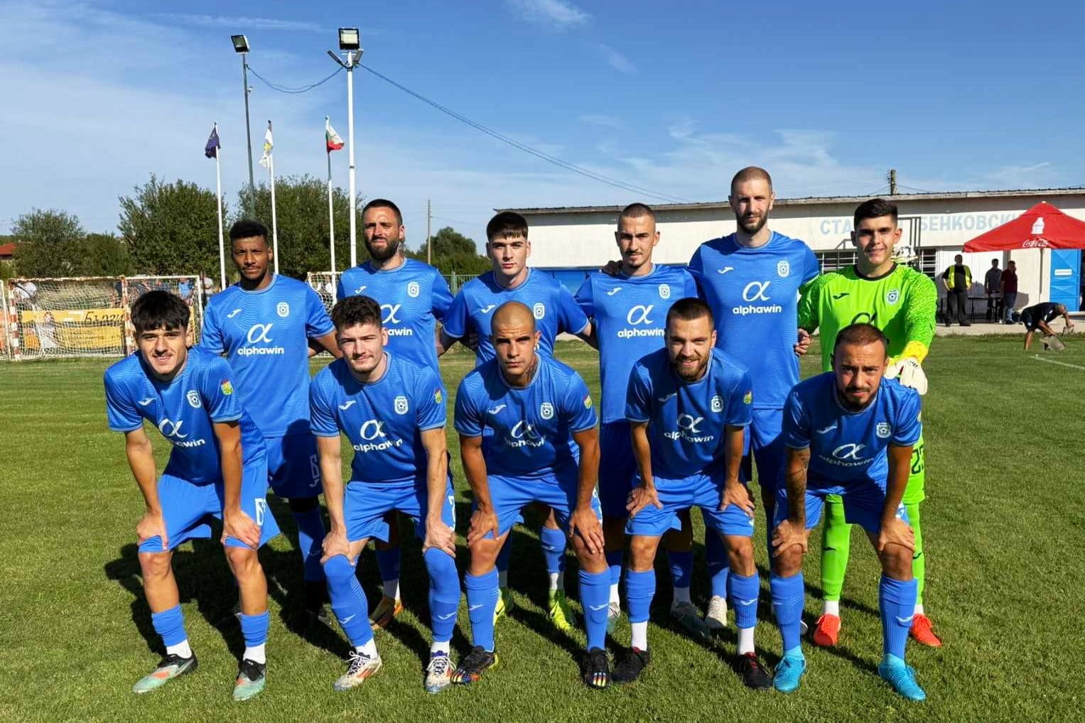 ОФК Костинброд ще изиграе пет зимни контроли ОФК Костинброд ще проведе зимна подготовка, която започва на 12 януари догодина и ще включва пет контролни срещи. Тимът ще се срещне с два отбора от Югозападната Трета лига, един от Северозападната, както и с два тима от областните групи, които са лидери след първия полусезон. 17 януари — ФК Кюстендил (първа контрола) Седмица по-късно — Славия II 31 януари — Национал (София) — първенец в "А" ОГ София (Столица) 7 февруари — Витоша (Долна Диканя) — лидер в Областната група на Перник Седмица преди началото на първенството — Ком (Берковица) — третият на Северозапад В първия кръг от пролетния дял на първенството Костинброд е домакин на Банско тийм.