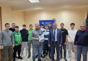 Юношите младша възраст на Бенковски са Отбор на 2025 г. на Община Исперих Юношите младша възраст на Бенковски бяха избрани за Отбор на 2025 година на Община Исперих. Кметът на Община Исперих Белгин Шукри награди днес момчетата и техния треньор в Заседателната зала на общината, където се проведе церемонията по награждаване на 10-те най-добри спортисти за изминалата година. В челната десетка попаднаха двама футболисти от Бенковски (Исперих). На 5-о място бе класиран Доунейт Джемалов, а на 9-о място — Радослав Златев.