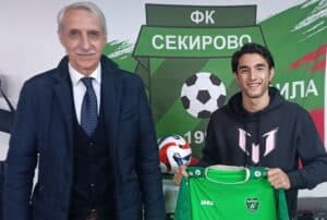 Секирово (Раковски) върна Тодор Танчев Секирово (Раковски) си върна младия и перспективен футболист Тодор Танчев, който през лятото смени "секирите" със Спартак (Пловдив). Tанчев е един от любимците на местните фенове и е само на 21 години. Известен с прякора си Асеновградското торпето, той играе като защитник и за последно се разписа за Секирово на 6-ти април тази година при важната победа над Асеновец (Асеновград) на стадион "Петър Парчевич" в Раковски. Добре дошъл у дома!