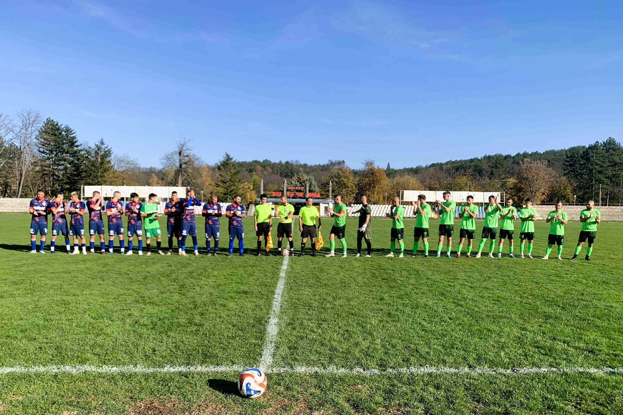 Устрем Дончево — най-резултатният гост в Североизточната Трета лига през есента Устрем Дончево е най-резултатният гост в Североизточната Трета лига през есенния дял от шампионата. „Зелените“ са реализирали 18 попадения в деветте си визити, в които са спечелили 10 точки. Тимът е едва осми сред всички гости в шампионата, но е вкарал повече попадения далеч от дома от Лудогорец III (Разград), чиито играчи са отбелязали 17 гола при визитите си. С по 16 гола в актива си са Черноморец (Балчик) и Волов-Шумен 2007.