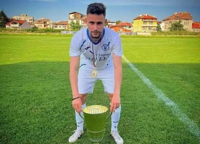 Валентин Сливов напуска Ботев (Ихтиман) през зимната пауза Валентин Сливов и Ботев (Ихтиман) се разделят по време на зимната пауза. Футболистът няма да продължи в тима през пролетния дял на Югозападната Трета лига. Сливов пристигна в отбора през лятото на 2025 година от ОФК Несебър и игра през есента за тима.