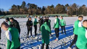 Пирин (Гоце Делчев) започна зимна подготовка Мъжкият отбор на Пирин (Гоце Делчев) официално стартира зимната си подготовка. С водосвет и пожелания за здраве и успехи старши треньорът Радослав Джугданов изведе футболистите на заснежения терен за първо занимание. Първата планирана контрола е на 24 януари срещу ФК Банско, а през подготовката тимът ще изиграе общо четири проверки. ПРОГРАМА 12 януари — Първа тренировка 24 януари — Пирин (ГД) – ФК Банско 31 януари — Пирин (ГД) – ФК Кюстендил 4 февруари — Пирин (ГД) – Пирин (Разлог) 7 февруари — Търси се противник Много вероятно е сезонът за Пирин (Гоце Делчев) да започне на 14 февруари с отложения мач срещу ОФК Костинброд. Пролетният дял на сезона стартира на 21 февруари, когато гоцеделчевци гостуват на дубъла на Септември (София).