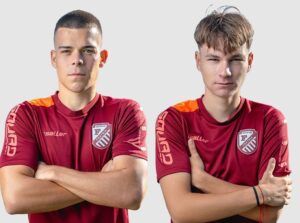 Черноломец (Попово) започна зимна подготовка с две нови попълнения Два нови футболисти се присъединиха към зимната подготовка на Черноломец (Попово). Това са нападателят Никола Тотев и полузащитникът Виктор Игнатов. И двамата за последно играха в дубъла на Спартак (Варна). Родени са през 2006 година; започват в школата на Дунав (Русе), след това преминават през Фратрия и дубъла на Спартак (Варна). Преди тях тимът се подсили и с двама опитни футболисти — Георги Колев и Ивайло Михайлов. Подготовката на отбора стартира на 17 януари (събота). ПРОГРАМА, ЗИМНА ПОДГОТОВКА 17 януари, Първа тренировка 24 януари, СФК Светкавица 2014 – Черноломец 31 януари, Етър 2 – Черноломец 7 февруари, Лудогорец III – Черноломец 14 февруари, Павликени – Черноломец