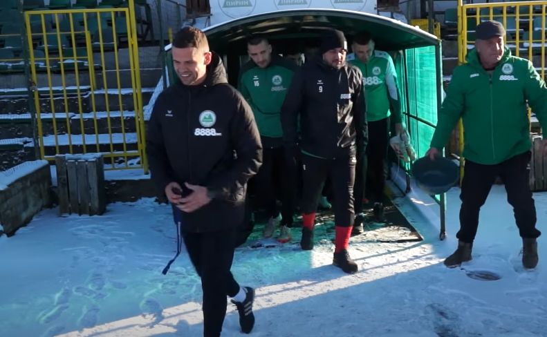 Радослав Джугданов, старши треньор на Пирин (Гоце Делчев), направи първите си изявления при старта на зимната подготовка и коментира текущото състояние на отбора. „Настроението е добро. Подготовката ще протече изцяло при местни условия. Надяваме се през втория полусезон да бъдем по-убедителни и категорични“, каза наставникът пред медиите на първото занимание. „Привлякохме четирима нови и мисля, че с тях ще надградим нивото. Взехме Атанас Димитров, който е с богата визитка, има страшно много мачове в професионалния футбол. Друг от новите е Мартин Газиев, който няма нужда от превдставяне. Взимаме Мирослав Янчев от Втора лига, от Миньор Перник. Играч, който също смятам, че ще ни помогне. Последното ново попълнение е Ибрахим Шериф, идва от Банско“, каза още наставникът. „В Трета лига до първия мач селекцдията е отворен процес за всички отбори. Да, имаме разговори с още 1-2 футболисти, но изчакваме развитието на ситуацията. Имаме нужда от още подсилване и най-вероятно ще привлечем още играчи. Но тук искам да кажа, че ще даваме и шанс на момчетата от школата“, коментира още Джугданов. На въпрос за целта през пролетта, треньорът бе категоричен: „Основната ни цел е първо да запазим статута на тима в Трета лига, но и да надградим, за да завършим на по-предно място.“