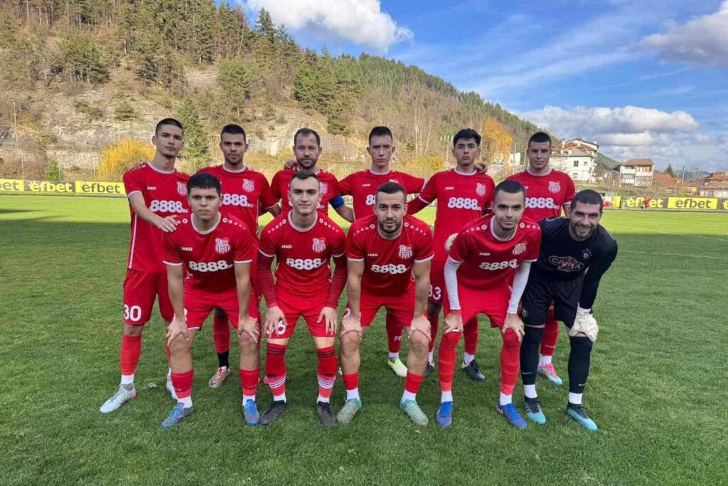 ОФК Хасково гостува в Димитровград за първата контрола от зимната подготовка ОФК Хасково ще гостува в Димитровград за първия си приятелски мач от зимната подготовка. "Червените" ще срещнат местния едноименен тим в събота, 17-ти януари. Двубоят ще се проведе на стадион "Раковски" от 14:00 часа. Пълен списък с двубоите, предшестващи първия кръг от пролетния полусезон за ОФК Хасково: 17 януари – Димитровград – Хасково, 14:00, стадион "Раковски", Димитровград 24 януари – Хасково – Загорец (Нова Загора) 31 януари – Хасково – Несебър 7 февруари – мач за Купата на Аматьорската лига