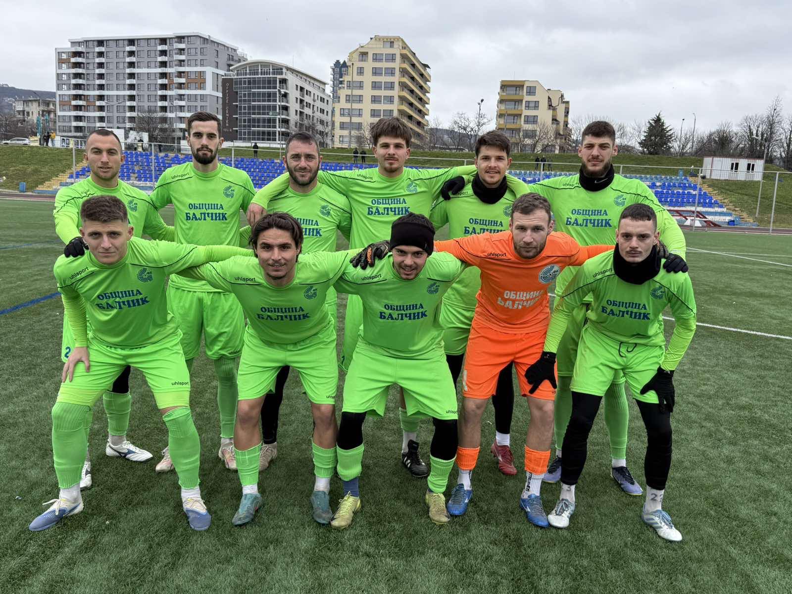 Черноморец (Балчик) разгроми Спартак II (Варна) с 6:0 във втората си зимна контролна среща. Двубоят започна в 11:30 часа днес на стадион "Локомотив" във Варна. Още в 6-ата минута Стефан Митев откри резултата след подаване на Боби Стойков. Митев покачи на 2:0 в 13-ата минута след асистенция на Толга Мюрвет. В 23-ата минута новото попълнение Кристо Яначков направи 3:0, а десет минути по-късно Мюрвет вкара за 4:0. До края на първото полувреме Яначков се разписа отново, довкарвайки отбитата от гредата след изстрел на Мартин Янакиев. През второто полувреме Черноморец оформи крайното 6:0 — пет минути преди края бе отсъдена дузпа за нарушение срещу Мартин Петков. От бялата точка бе точен Яначков, който оформи хеттрик. В следващата си приятелска среща Черноморец ще се изправи срещу втородивизионния Миньор (Перник) в събота, 24-ти януари. Пълен списък с мачовете на Черноморец (Балчик) до рестарта на шампионата: 17 януари – Черноморец – Лудогорец U17 – 0:0 21 януари – Спартак II (Варна) – Черноморец - 0:6 24 януари – Черноморец – Миньор (Перник) 31 януари – Черноморец – Черно море II (Варна) 7 февруари – Черноморец – Доростол Силистра 14 февруари – Бенковски (Исперих) – Черноморец, 1/2-финал за Купата на Аматьорската лига в Североизточна България