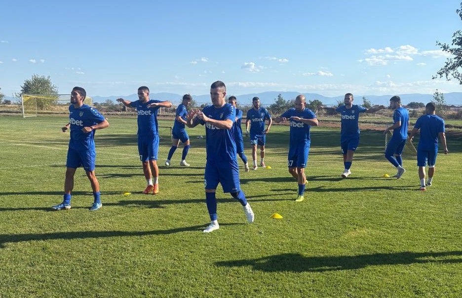 Гигант (Съединение) ще играе втора контрола от подготовката Гигант (Съединение) ще изиграе втората си контролна среща от предсезонната подготовка. Контролата с Димитровград е в събота, 24 януари, от 12:00 часа в Димитровград. На старта на контролите Гигант загуби от Спартак (Пловдив) с 2:3 след силно представяне на целия отбор. ПРОГРАМА 7 януари – Старт на подготовката 17 януари – Гигант – Спартак (Пловдив) 2:3 24 януари – ФК Димитровград – Гигант 31 януари – Гигант – Оборище (Панагюрище) 7 февруари – Гигант – Атлетик (Куклен) Пролетният дял от сезона в Югоизточната Трета лига стартира на 14 февруари. Първият мач на Гигант ще бъде гостуване на дубъла на Локомотив (Пловдив) на 15 февруари (неделя).