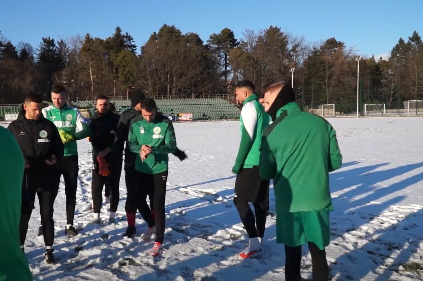 Контролата с ФК Банско, планирана за събота (24 януари), е отложена и няма да се проведе. Причината са падналият сняг и влошените метеорологични условия, които възпрепятстват провеждането на мача. Засега двата тима са се договорили двубоят да се изиграе в сряда (28 януари) в Гоце Делчев или на някой от терените в региона. ПРОГРАМА 12 януари, Първа тренировка 28 януари, Пирин (ГД) – ФК Банско 31 януари, Пирин (ГД) – ФК Кюстендил 4 февруари, Пирин (ГД) – Пирин (Разлог) 7 февруари, Търси се противник Много вероятно е сезонът за Пирин (Гоце Делчев) да започне на 14 февруари с отложения мач срещу ОФК Костинброд. Пролетният дял на сезона стартира на 21 февруари, когато гоцеделчевци гостуват на дубъла на Септември (София).