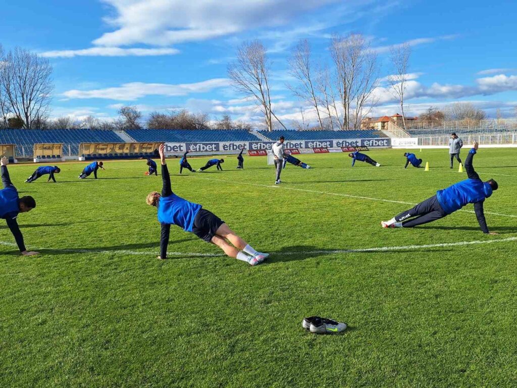 ОФК Несебър започва зимните си контролни срещи в събота, 24 януари. Лидерът в Югоизточната Трета лига ще се срещне с дубъла на Черноморец (Бургас) от 10:30 часа в Долно Езерово. ЗИМНА ПОДГОТОВКА 15.01. — Първа тренировка (14:00 часа) 24.01. — Несебър – Черноморец II 28.01. — Несебър – Ямбол 31.01. — Несебър – Хасково 04.02. — Несебър – Спартак (Пд) 07.02. — Несебър – Нефтохимик 11.02. — Несебър – Черно море II 14.02. — Несебър – Лудогорец III Местата на провеждане и началните часове на контролите ще бъдат уточнени допълнително.