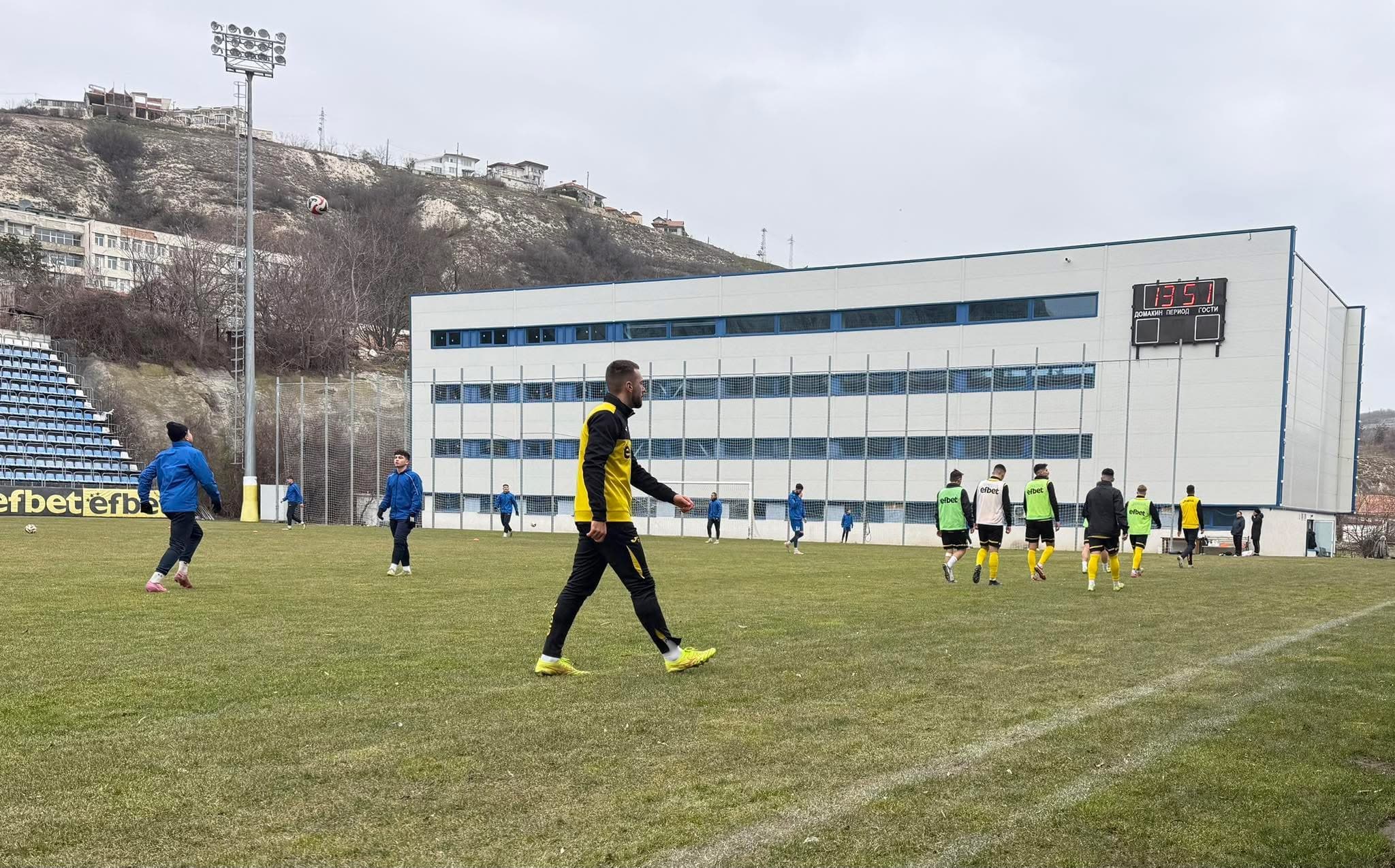 Черноморец (Балчик) победи с 1:0 втородивизионния Миньор (Перник) в приятелска среща, проведена в Балчик. Единственият гол падна от дузпа във 65-ата минута и бе реализиран от Кристо Яначков. Това идва три дни след като Яначков вкара хеттрик при разгрома над Спартак II (Варна) с 6:0. Следващата зимна проверка за тима на Ивайло Станчев ще бъде срещу дубъла на Черно море. Пълен списък с мачовете на Черноморец (Балчик) до рестарта на шампионата: 17 януари – Черноморец – Лудогорец U17 – 0:0 21 януари – Спартак II (Варна) – Черноморец – 0:6 24 януари – Черноморец – Миньор (Перник) - 1:0 31 януари – Черноморец – Черно море II (Варна) 7 февруари – Черноморец – Доростол Силистра 14 февруари – Бенковски (Исперих) – Черноморец, 1/2-финал за Купата на Аматьорската лига в Североизточна България