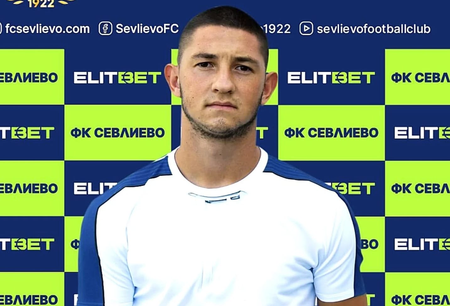 Черноломец (Попово) подписа с Наско Янков Черноломец (Попово) се подсили с още едно ново попълнение през зимната пауза — защитникът Наско Янков. Янков е роден на 10 март 2003 г. и притежава опит в професионалния футбол. През сезон 2023/2024 той защитава цветовете на Черноморец (Балчик) във Втора лига, където записа 31 мача. След това игра за ФК Ловеч отново във Втора лига, а през есента на миналата 2025 година бе част от ФК Севлиево, за който записа 9 мача. Футболистът е продукт на школата на Черно море и е шампион на България за набор 2003 с "моряците". Преди Янков тимът от Попово привлече още опитните Георги Колев и Ивайло Михайлов, както и младия Виктор Игнатов.