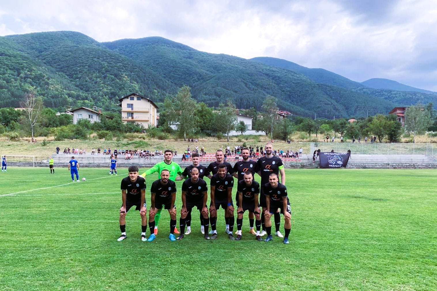 Контролата на ОФК Костинброд 2012 с Ком (Берковица) отпада, тъй като за същата дата – 14 февруари, е насрочен отложеният мач на "сините" с Пирин (Гоце Делчев) от 19-ия кръг на Югозападната Трета лига. Срещата с отбора от Северозападната Трета лига трябваше да бъде последна приятелска проверка за костинбродци, но при така стеклите се обстоятелства финалната контролна среща от подготовката ще бъде срещу Витоша (Долна Диканя). Мачът между Костинброд и Пирин (ГД) е насрочен за 14:00 часа на 14-ти февруари в Гоце Делчев. Списък с приятелските мачове на ОФК Костинброд от зимната подготовка: 17 януари – Септември II – Костинброд – 4:2 24 януари – Костинброд – Славия II – 1:0 31 януари – Национал (София) – Костинброд, 17:00 часа, стадион НСА 7 февруари – Костинброд – Витоша (Долна Диканя)