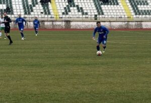 Струмска слава ще играе контролна среща със Септември (Симитли) Струмска слава ще изиграе втората си контролна среща от зимната подготовка. Радомирци ще се изправят срещу Септември (Симитли). Спарингът е в събота, 31 януари, от 12:00 часа и ще се проведе на стадиона в село Дрен. До момента Славата има само една контрола — равенство 1:1 срещу Вихрен. Планираната проверка с Пирин (Благоевград) на 23 януари бе отменена. ПРОГРАМА НА ПОДГОТОВКАТА 12 януари, Първа тренировка 17 януари, Вихрен – Струмска слава 1:1 23 януари, Струмска слава – Пирин (Благоевград) – ОТМЕНЕНА 31 януари, Струмска слава – Септември (Симитли) 4 февруари, Струмска слава – Левски II (София) 7 февруари, Струмска слава – ЦСКА II (София) 10 февруари, Струмска слава – Пирин (Разлог) 13 февруари, Струмска слава – Септември II (София) Местата и началните часове на контролите ще бъдат уточнени допълнително.