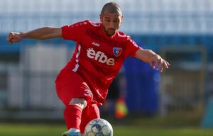 Румен Сандев ще предава знания и опит на млади таланти Румен Сандев, новото опитно попълнение на ФК Банско от тази зима, ще започне работа като треньор в Академия Дюлгеров. Академията е основана от бившия футболист Александър Дюлгеров, играл за Пирин (Благоевград), ЦСКА, Локомотив София, Славия, Етър, Монтана и други. Със своите около 20 години опит по българските терени, Сандев ще се опита да подпомогне развитието на подрастващите — не само като бъдещи футболисти, но и като добри хора.