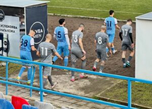 "Загорец" отпадна на четвъртфиналите за Купата на АФЛ – Югоизточна България след загуба с 1:2 от Созопол в мач, игран в Карнобат. Тимът от Нова Загора се противопостави достойно, но не успя да избегне поражението. Загорец допусна ранен гол в 12-ата минута, а в 24-ата пропусна шанс за изравняване след удар на Мариян Тонев. До почивката двубоят предложи още ситуации, като секунди преди края на първото полувреме Денислав Атанасов напусна терена със сериозна контузия. През второто полувреме гостите търсеха по-активно попадение, но в 81-ата минута инкасираха втори гол. Въпреки това отборът не се отказа и в 91-ата минута Мариян Тонев реализира почетно попадение, оформяйки крайното 1:2.