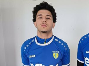 Гигант (Съединение) привлече Тарек Жензарли Гигант (Съединение) обяви ново попълнение — Тарек Жензарли (роден на 28 септември 2007 г.). Тарек е юноша на ЦСКА, а по-късно продължава развитието си в детско-юношеската школа на Левски. През сезон 2023/2024 той игра за отбора до 17 години на "сините" и записа няколко мача за дублиращия тим. Офанзивният халф за последно бе част от Атлетик (Куклен).