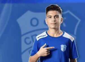 ОФК „Левски 2007“ привлече Ивелин Николаев Централният нападател Ивелин Николаев е първото зимно попълнение на ОФК Левски 2007 (Левски). 18-годишният футболист пристига от втородивизионния Спартак (Плевен), за който изигра 12 мача през есенния дял на шампионата, отбеляза 1 гол и даде 1 асистенция. Той направи своя дебют в мъжкия футбол още през сезон 2023/24, а през миналата кампания взе участие в 24 срещи за плевенчани. Приветстваме Николаев с „добре дошъл“ в нашия клуб и му пожелаваме да бележи много голове със зелено-белия екип!