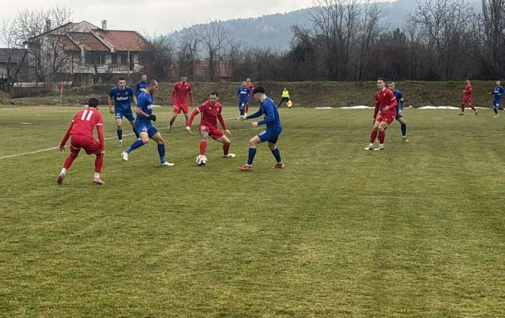 Струмска слава ще изиграе последната си контрола от предсезонната подготовка в петък, 13 февруари. Срещата е срещу дублиращия отбор на Септември (София) и започва в 13:00 часа на 57-мо училище в София. До момента Славата е изиграла 4 проверки от общо 6 планирани, като две бяха отменени поради лоши метеорологични условия. ПРОГРАМА НА ПОДГОТОВКАТА 12 януари, Първа тренировка 17 януари, Вихрен – Струмска слава 1:1 23 януари, Струмска слава – Пирин (Благоевград) – ОТМЕНЕНА 31 януари, Струмска слава – Септември (Симитли) 5:0 4 февруари, Струмска слава – Левски II (София) 1:2 7 февруари, Струмска слава – ЦСКА II (София) 0:6 10 февруари, Струмска слава – Пирин (Разлог) – ОТМЕНЕНА 13 февруари, Струмска слава – Септември II (София)