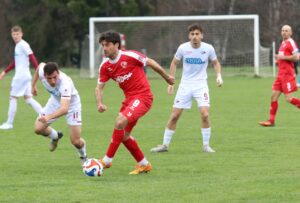 Футболен клуб Банско се сбогува с Владислав Златинов Днес е по-различен ден за ФК Банско — един от дългогодишните играчи на отбора, Владислав Златинов, се разделя с клуба. Всичко, което може да се каже за него, е малко — мачовете, головете и битките, които изигра и реализира, са десетки, вероятно стотици. Влади има специално място в историята на клуба със своите няколко престоя. Започвайки от сезон 2009/2010, когато стана голмайстор на "Б" група със 17 гола (3 място за отбора), и през всички следващи сезони, Златинов остави траен отпечатък в отбора. Той бе част от Банско и през 2015 година, отново през 2017-та, а през есента на 2023 г. се завърна окончателно в състава. Благодарим ти за всичко. Пожелаваме ти здраве и попътен вятър.