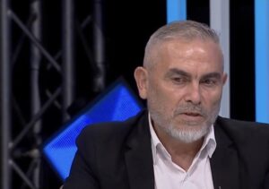 ФК Созопол подновява участието си в Югоизточната Трета лига — в събота тимът гостува на Ямбол. Изпълнителният директор на клуба Румен Димов коментира подготовката и очакванията преди мача. „В събота стартираме новия полусезон в Ямбол и надеждите ни са да се представим достойно, отговарящо на името на Созопол. Вече изиграхме един официален мач за АФЛ и отстранихме Загорец. Момчетата се справиха великолепно, като се има предвид, че този мач бе като част от края ма зимната ни подготовка“, коментира Румен Димов пред официалиня сайт на ФК Созопол. „За самата подготовка оценката ми е положителна. Всички момчета се справиха с тежките натоварвания и се вложиха максимално в работата, която треньорският екип бе плансирал. Според мен се движим в правилна посока, възходящо и подобряваме начина ни на игра, на моделите в самото развитие на играта. Наблюдавам, че отделни млади футболисти правят скок в развитието си, а това е важно за нас. Контролните срещи бяха изключително полезни, изиграни с много добро отношение върху процеса от страна на футболистите. Не мисля, че времето за подготовка не ни стигна, напротив убеден съм, че старши треньорът Петър Кюмюрджиев и неговият екип се справиха великолепно с подготвителния процес“, добави още ръководителят. „Относно селекцията, мога да потвърдя, че тя бе изградена на база желанието ни да привлечем добри и млади футболисти с качества, които силно искат да се развиват. В постоянна връзка и комуникация работихме и работим всеки ден в трансферния период, така че оценката ми за селекцията е положителна. Основната цел на селекцията и подготовката бе да надградим и да подобрим представянето на отбора през следващия сезон“, коментира още Димов. „Относно първия ни съперник в събота – ФК Ямбол, треньорите и футболистите ще бъдат запознати с всичко, свързано с техния начин на игра, позициониране в двете фази, статични положения - с всичко най-важно. Ние трябва да дадем всичко от себе си, за да спечелим този мач. Желанието и страстта в играта трябва да ги видим, защото знам, че няма да ни е лесно“, завърши изпълнителният директор на клуба.