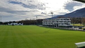 Ботев (Ихтиман) ще изиграе последната си контрола този петък (13 февруари). Противник е Сливнишки герой, а проверката е от 13:30 часа на Национална футболна база "Бояна". С това контролите за тима, воден от старши треньора Валери Свиленов, приключват. До момента ихтиманци записаха 2 победи, 2 равенства и 1 загуба в петте си контроли. ПРОГРАМА, ЗИМНА ПОДГОТОВКА 10.01. Първа тренировка 17.01., Ботев (Ихтиман) – Хебър 0:3 24.01., Спортист (Своге) – Ботев (Ихтиман) 5:3 28.01., Ботев (Ихтиман) – Национал (София) 3:3 01.02., Ботев (Ихтиман) – Септември (София) 1:1 07.02., Ботев (Ихтиман) – Пирин (Разлог) 1:0 14.02., Ботев (Ихтиман) – Сливнишки герой Сезонът в Югозападната Трета лига се подновява на 21 февруари, като в първия кръг тимът е гост на ФК Кюстендил.