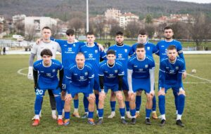 ФК Аксаково ще изиграе последния си приятелски мач от зимната подготовка на своя стадион. В събота, 14-ти февруари, тимът ще приеме Олимпик (Варна) на стадион "Аксаково" от 14:00 часа. Седмица след победата в отложения двубой в шампионата с ФК Рилци (Добрич), спечелен с 1:0, "сините" продължават с подготовката си. Трима играчи на Аксаково обаче ще пропуснат проверката. Това са Калоян Тодоров, Емануил Генов и Никола Геогиев, които се възстановяват от контузии. Приятелските мачове на Аксаково по време на зимната подготовка: 17 януари – Фратрия II – Аксаково – ОТМЕНЕНА заради замръзнал терен 24 януари – Аксаково – Ботев (Нови пазар) – 4:3 31 януари – Спартак II (Варна) – Аксаково – 0:1 14 февруари – Аксаково – Олимпик (Варна), 13:00 часа, стадион "Аксаково"