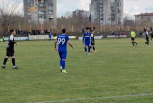 ФК Ямбол подновява пролетната кампания с домакинство на Созопол ФК Ямбол открива пролетния дял от сезона в Югоизточната Трета лига с мач срещу Созопол. Двубоят е насрочен за 14 февруари (събота) от 14:00 часа на стадиона в Ямбол. Преди рестарта тимът от Ямбол заема 5/6 място в класирането с равен брой точки с Нефтохимик, докато гостите от Созопол заемат 9-ата позиция с 26 точки. За официален дебют начело на Ямбол ще излезе новият старши треньор Николай Жечев, който заменя временно изпълняващия длъжността Ивелин Калинчев през зимната пауза. ФК Ямбол вече записа официален мач през годината, като елиминира Розова долина (Казанлък) в турнира за Купата на Аматьорската футболна лига. През есенния полусезон Созопол спечели домакинството си срещу Ямбол с 3:1.