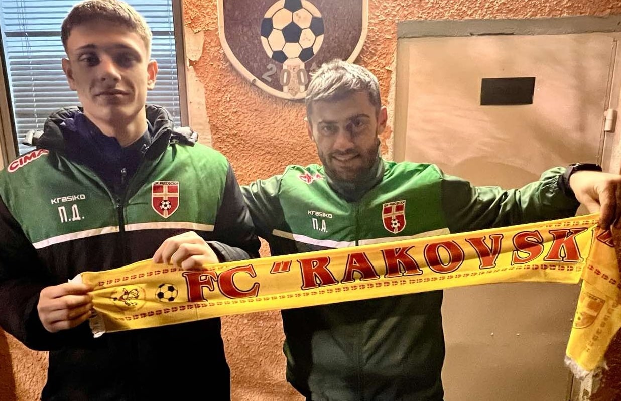 ФК Раковски представя Христо Ботевски ФК Раковски има удоволствието да анонсира ново попълнение в състава — 18-годишният Христо Ботевски. Роден в с. Пъдарско, той е продукт на школите на Ботев Пловдив и Марица Пловдив. След успешно преминал триседмичен пробен период в отбора, треньорският щаб взе решение да му даде шанс в първия тим. Младокът ще подсили състава с младост, енергия и силно желание да се докаже на терена. Пожелаваме му много успехи, силни мачове и най-вече здраве и сезон без контузии!