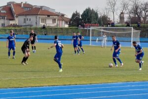 ФК Ямбол завърши 0:0 с ФК Созопол в първи мач за пролетта ФК Ямбол направи домакинско равенство 0:0 срещу ФК Созопол в мач от 20 кръг на Югоизточната Трета лига, който бе първи за пролетния дял на шампионата. Това бе официален дебют за първенство за новия старши треньор Николай Жечев, който вече дебютира, но в турнира за Купата на Аматьорската лига преди няколко дни. Домакините създадоха достатъчно ситуации, но така и не намериха правилния път към вратата на Петър Рахнев. След кръга ФК Ямбол продължава да дели 5/6 място с Нефтохимик с 31 точки. Следващият двубой е на 21 февруари — гостуване на Загорец в Нова Загора.