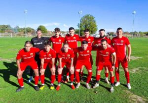 Марица (Милево) победи ОФК Хасково с 1:0 в 20-ия кръг на Югоизточната трета лига Марица (Милево) спечели с минималното 1:0 като гост на ОФК Хасково в мач от 20-ия кръг на Югоизточната трета лига. Единственото попадение дойде в 20-ата минута — Радослав Влашев засече центриране от статично положение и с глава майсторски насочи топката във вратата на домакините. Първото полувреме завърши при този резултат. През втората част ОФК Хасково имаше една ситуация при разбъркване, но не успя да изравни. Това бе осми пореден мач без загуба за Марица (Милево); последното поражение на тима е в началото на октомври миналата година от ОФК Несебър. Отборът остава на четвърто място в класирането, само на една точка зад третия Левски (Карлово). В следващия кръг Марица (Милево) е домакин на Секирово.