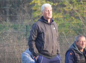 Марица (Милево) победи ОФК Хасково като гост Марица (Милево) спечели с 1:0 при визитата си на ОФК Хасково в първия пролетен кръг от сезона в Югоизточната Трета лига. Веднага след двубоя старши треньорът Иван Кочев коментира постигнатия успех: “Радостен съм от победата. Тя дойде, според мен, напълно заслужено и логично, след като създадохме доста голови положения, но успяхме да реализираме само едно от тях. Взехме доста прибързани решения в предни позиции и не успяхме да отбележим второ попадение, с което щяхме да си решим мача много по-рано“, каза Иван Кочев пред официалния сайт на Марица (Милево). „Това, че играхме на изкуствен терен, не ни създаде кой знае колко големи проблеми, защото ние вече проведохме няколко тренировки на такава настилка, а и през зимната подготовка изиграхме една контрола, така че бяхме подготвени“, допълни наставникът. „Сега е най-важното да възстановим момчетата през седмицата и да се подготвим за следващия мач срещу Секирово, който ще бъде труден, защото противникът се подсили с достатъчно добри попълнения“, завърши треньорът на Марица (Милево).