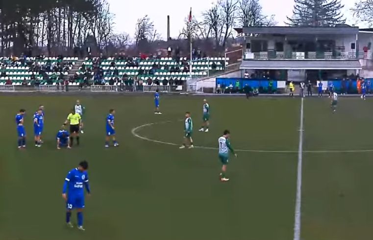 Черноморец (Балчик) победи Бенковски (Исперих) с 3:2 и се класира за финала в областта Бенковски (Исперих) загуби с 2:3 от Черноморец (Балчик) в областен полуфинал в турнира за Купата на Аматьорската футболна лига. Мачът предложи пет гола и редица интересни моменти, като в крайна сметка гостите от Балчик се класираха за финала в областта, където ще срещнат Септември (Тервел). Хронология на попаденията: 14' – Кристо Начков (Черноморец) откри резултата. 23' – Светослав Николов (Бенковски) изравни с впечатляващо изпълнение от пряк свободен удар. 53' – Стефан Митев (Черноморец) върна преднината на гостите за 1:2. 66' – Марин Петков (Бенковски) реализира дузпа и възстанови равенството 2:2. 82' – Стефан Митев донесе победата на Черноморец с втория си гол в мача. За Бенковски (Исперих) това ще е последна седмица преди подновяването на срещите от Североизточната Трета лига. На 21 февруари тимът гостува на Доростол (Силистра) в първия пролетен кръг от шампионата.