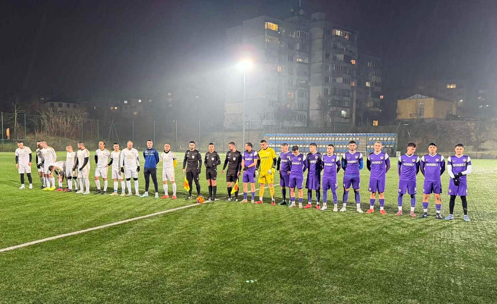 Янтра (Полски Тръмбеш) обърна Етър II и спечели с 4:3 в контрола Янтра (Полски Тръмбеш) постигна обрат и победи дублиращия отбор на Етър (Велико Търново) с 4:3 в поредната си контрола от зимната подготовка. Двубоят се игра на осветление на терена с изкуствена трева "Трифон Иванов" във Велико Търново. Николай Иванов даде преднина на Янтра (Полски Тръмбеш), но домакините обърнаха резултата след голове на Кристиян Кънчев и Ивайло Чапкънов. При резултат 2:1 за дубъла на болярите приключи и първото полувреме. В началото на втората част Димитър Байдаков вкара за 3:1 в полза на домакините. До края на двубоя на терена сякаш имаше само един отбор и това бе Янтра (Полски Тръмбеш), който наниза 3 гола и стигна до обрата с 4:3. За успеха се разписаха Момчил Кузманов, Християн Ганев и пак Момчил Кузманов. Следващата планирана контрола е на 21 февруари срещу Павликени. ЗИМНА ПОДГОТОВКА 26.01., Старт на подготовката 31.01., Янтра (ПТ) – Янтра (Габрово) U18 2:1 04.02., Янтра (ПТ) – Етър U17 4:0 08.02., Янтра (ПТ) – Левски (град Левски) 2:2 14.02., Янтра (ПТ) – Етър II 4:3 21.02., Янтра (ПТ) – Павликени 28.02. Янтра (ПТ) – Троян