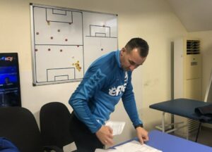 Созопол завърши 0:0 при гостуването си на Ямбол в първия пролетен кръг от Югоизточната Трета лига. „Много съм доволен от старанието на момчетата и от двубоя като цяло. Смятам, че с оглед показаното на терена, може да съжялаваме, че не спечелихме. Домакините също имаха положения, но моето мнение е, че ние сме отборът, който трябва да съжалява, че не си тръгна с трите точки“, каза след края на двубоя старши треньорът Петър Кюмюрджиев пред официалния сайт на ФК Созопол. „Изиграхме много силен мач, като в 89-ата минута след удар на Димитър Господинов, играч на домакините изчисти от голлинията. Но като цяло смятам, че двубоят бе равностоен“, допълни още наставникът. „Поздравявам домакините, които предоставиха прекрасни условия за игра, прекрасен терен и когато има такава обстановка, нещата се получават. Поздравявам отбора на Ямбол, който е добър съперник, с много добър треньор“, завърши Кюмюрджиев.